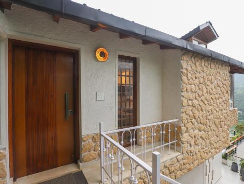 elivaas antarmann casa zenith 6 bhk