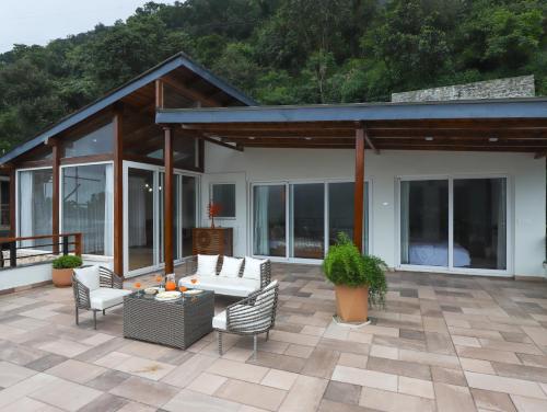 elivaas antarmann casa zenith 6 bhk