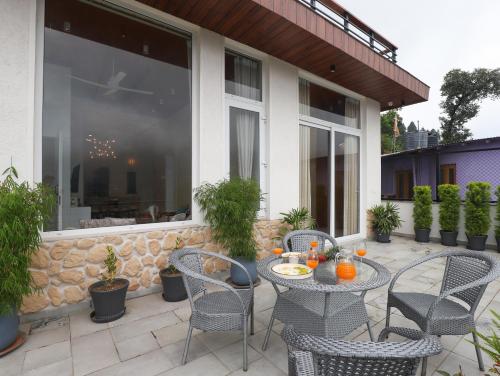 elivaas antarmann casa zenith 6 bhk