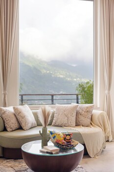 elivaas antarmann casa nova 4 bhk villa