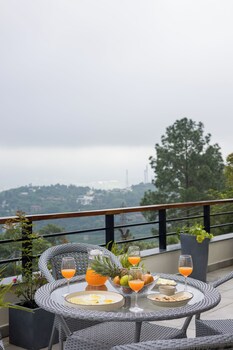 elivaas antarmann casa nova 4 bhk villa