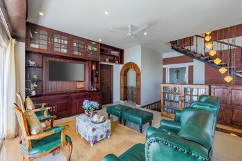 Elivaas 3Bhk Plus Attic Cliffside Villa,,3 star