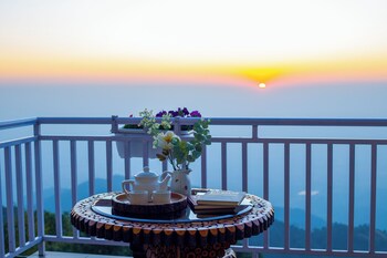elivaas 3bhk plus attic cliffside villa