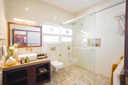 elivaas 3bhk plus attic cliffside villa