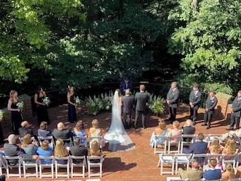 the elston inn and conference center