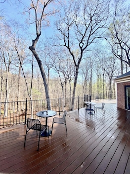 the elston inn and conference center