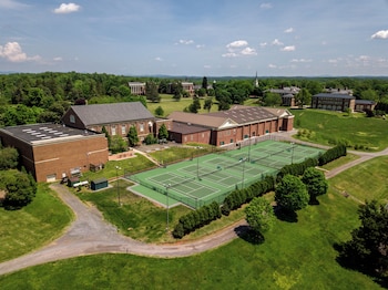 The Elston Inn And Conference Center,,2 star