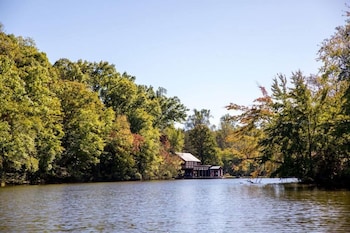 the elston inn and conference center