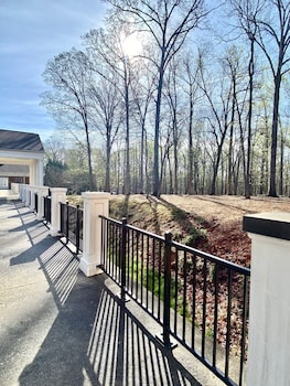 the elston inn and conference center
