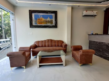 hotel kalra