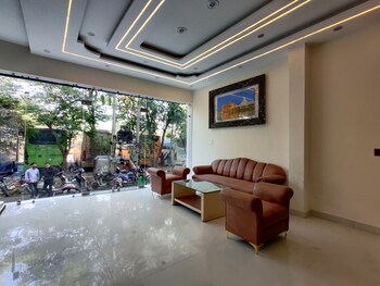 hotel kalra