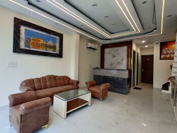 hotel kalra