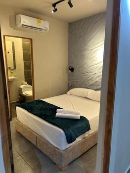 hotel kyros by 70