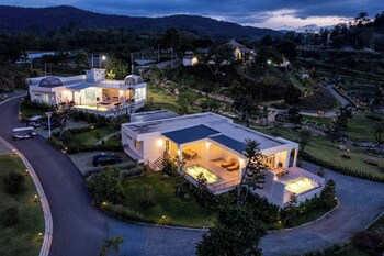 the peak hill pool villa
