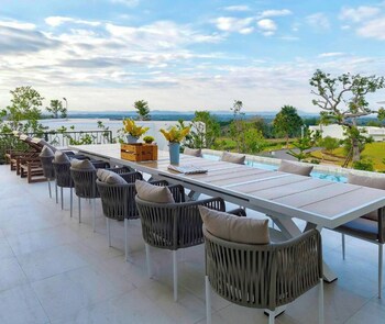the peak hill pool villa
