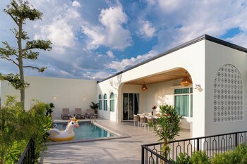 The Peak Hill Pool Villa,,2 star