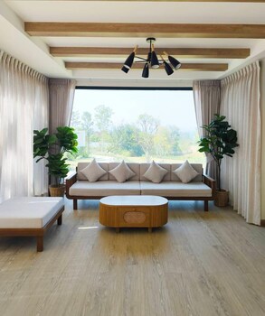 the peak hill pool villa