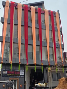 hotel r r tripathi