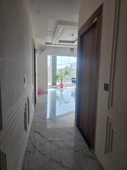 hotel r r tripathi