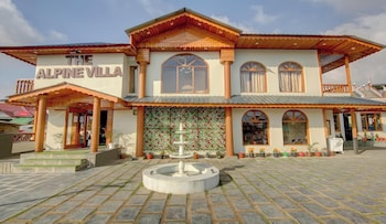 the alpine villa mcleodganj