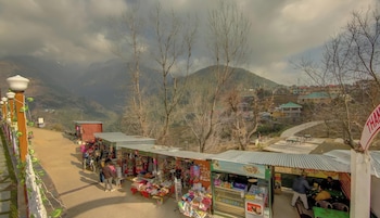 the alpine villa mcleodganj