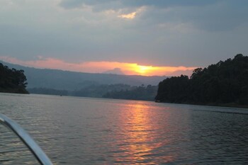 Bunyonyi Luxury Resort,,3 star