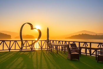 bunyonyi luxury resort