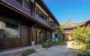 lijiang naxi hereditary courtyard