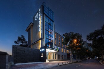panda sleepy hotel chengdu panda base