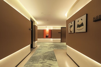 panda sleepy hotel chengdu panda base