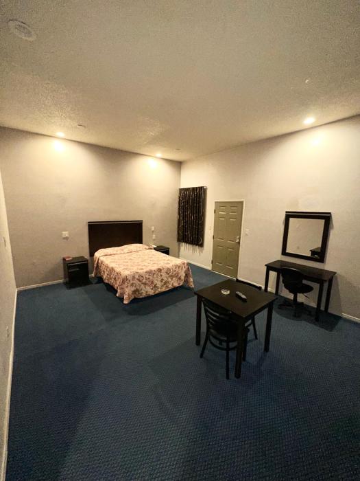 tropic west motel