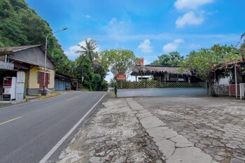 Hotel O Near Parangtritis Beach Formerly,,2 star