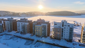 Bright 2Br Apartment With Lake Views,,4 star