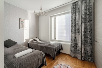 Bright 2Br Apartment With Lake Views,,4 star