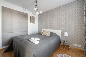 Bright 2Br Apartment With Lake Views,,4 star