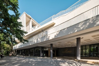 serenity coast hotel