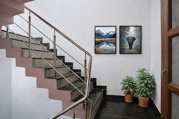 mauryan express i hotel malviya nagar