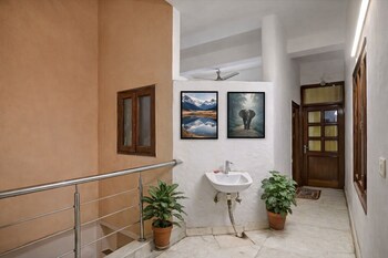 mauryan express i hotel malviya nagar
