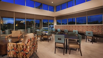 La Quinta Inn And Suites By Wyndham Corpus Christi I-37 Nw,,3 star