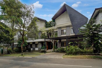 oyo 95214 ohana residence karawaci