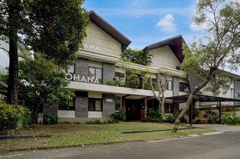 oyo 95214 ohana residence karawaci