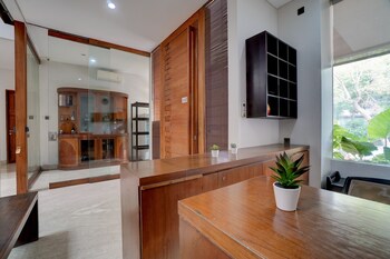 oyo 95214 ohana residence karawaci