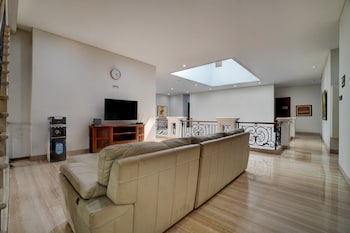 oyo 95214 ohana residence karawaci
