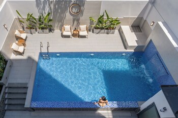 kly hotel and retreat