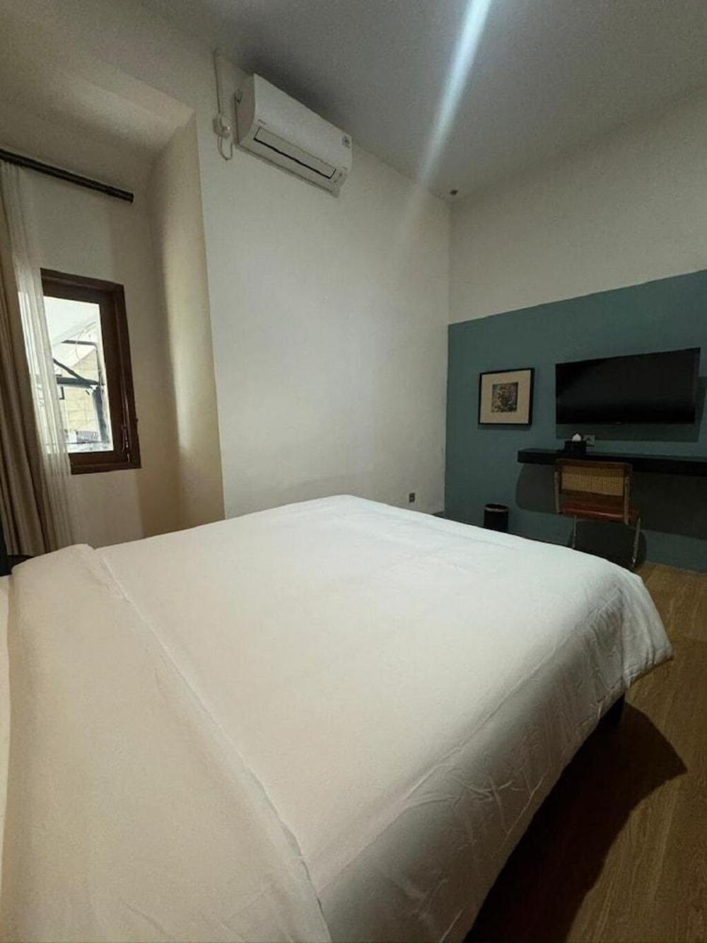 and living hotel