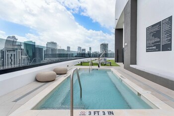 miami vacation rentals district 225