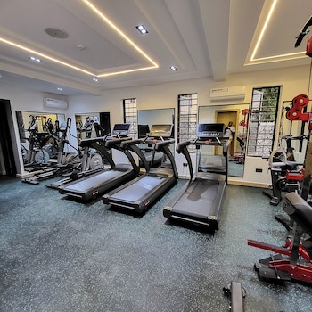 gomara hotel and suites