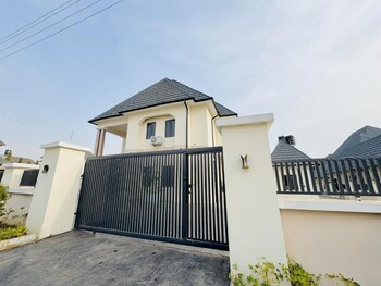 Stay At Margarets Serviced Apartment,,5 star