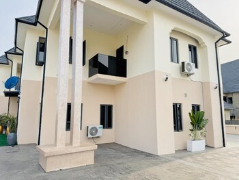 stay at margarets serviced apartment