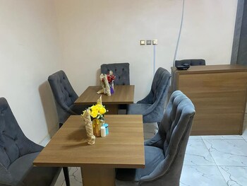 lynstel apartment and suites